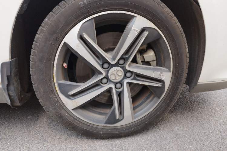 Used BAIC Beijing EU5 2018 R500 Smart Wind Edition Right Front Wheel Hub