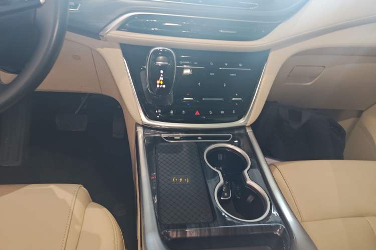 Used Buick GL8 2022 ES Landtrek 653T Luxury Edition