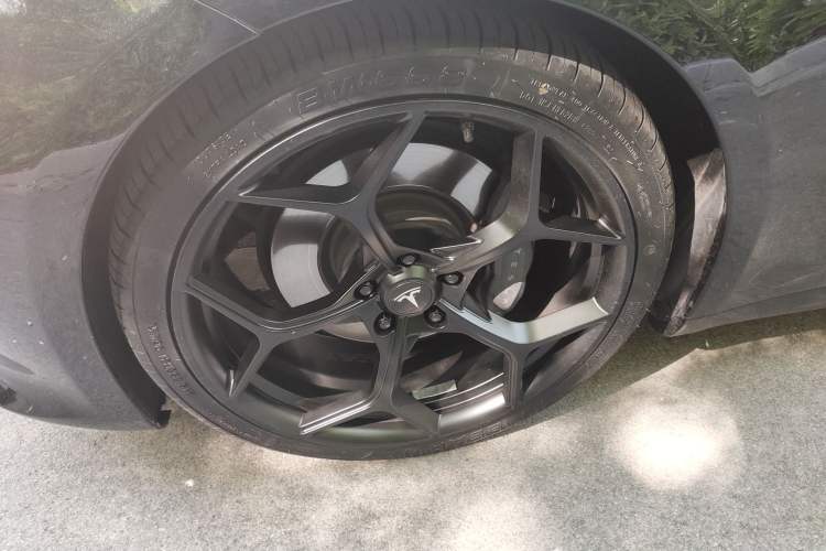 Used Tesla Model S 2020 Long-Range Upgrade Version Left Front Wheel Hub