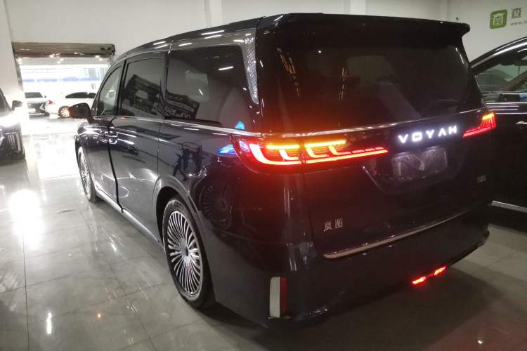 Used VOYAH Dream 2025 PHEV Four-Wheel-Drive Flagship Kunpeng Edition
