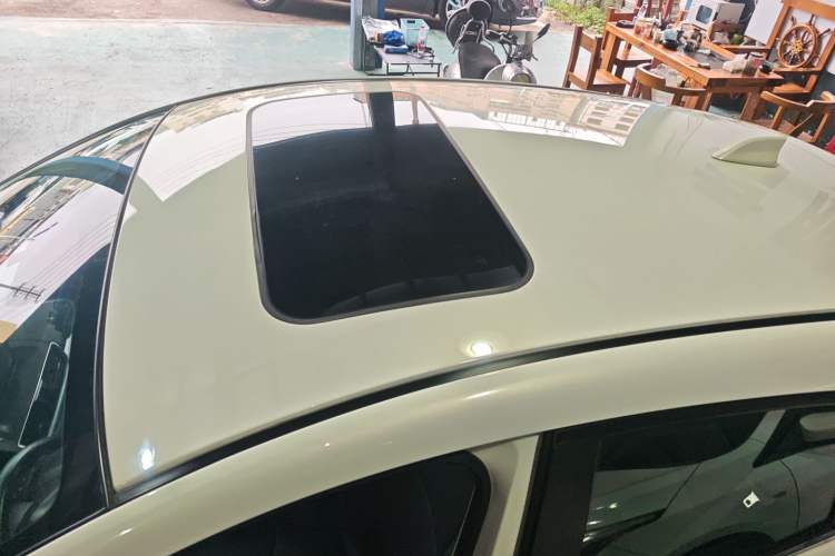 Used Mazda Mazda 3 Axela 2016 Hatchback 1.5L Automatic Luxury Model