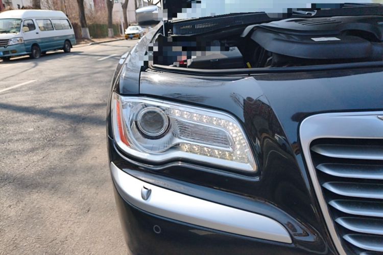 Used Chrysler 300C 2013 3.6L Premium Edition Right Front Headlight