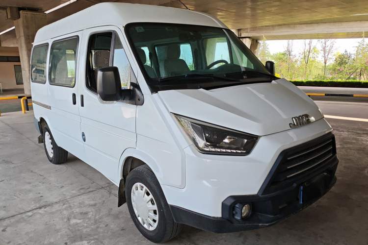 Used JMC Transit 2017 2.8T Commercial Version Short Wheelbase Mid-Roof 6/7/8-Seater JX493 Front Right 45 Deg