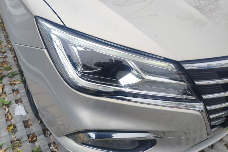 Used Roewe i5 2020 1.5L Automatic 4G Connect Luxury Flagship Edition Right Front Headlight