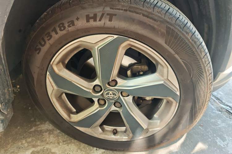 Used Toyota RAV4 2020 2.0L CVT Two-Wheel Drive Fashion Edition Right Front Wheel Hub