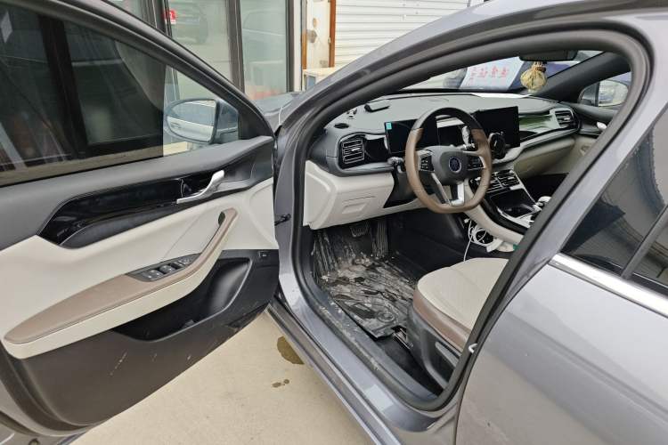 Used BYD Qin PLUS 2023 Champion Edition DM-i 55KM Leading Model
