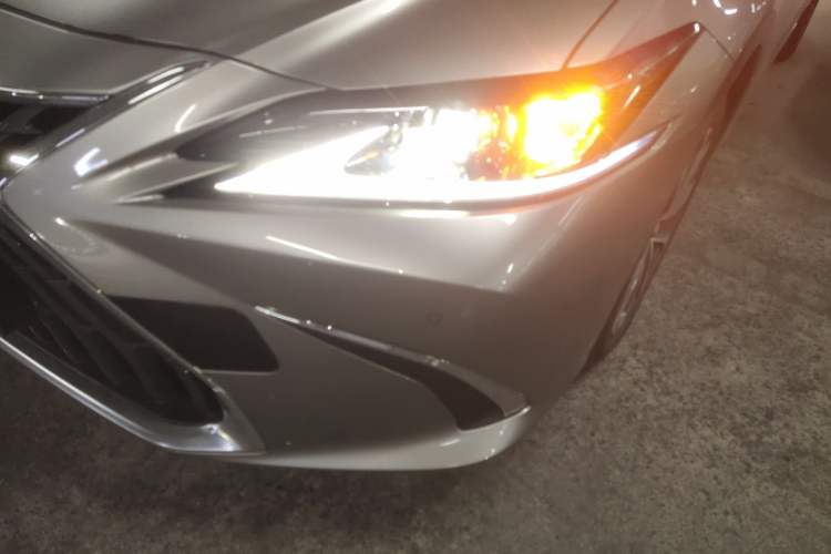 Used Lexus ES 2023 200 Excellence Edition
