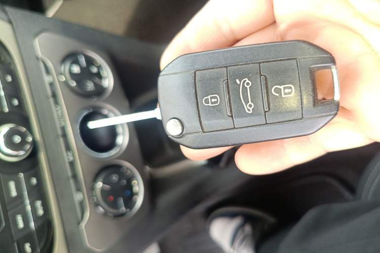 Used Peugeot 301 2014 1.6L Automatic Luxury Edition