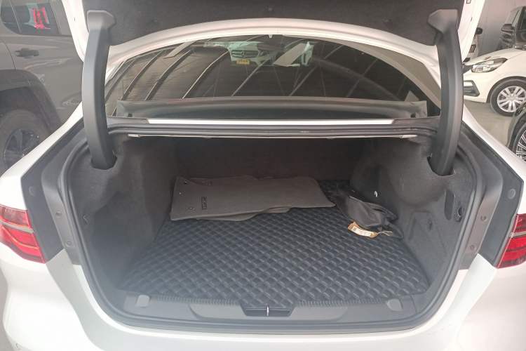 Used Jaguar XEL 2021 2.0T 250 PS R-DYNAMIC S Advanced Sport Edition Trunk