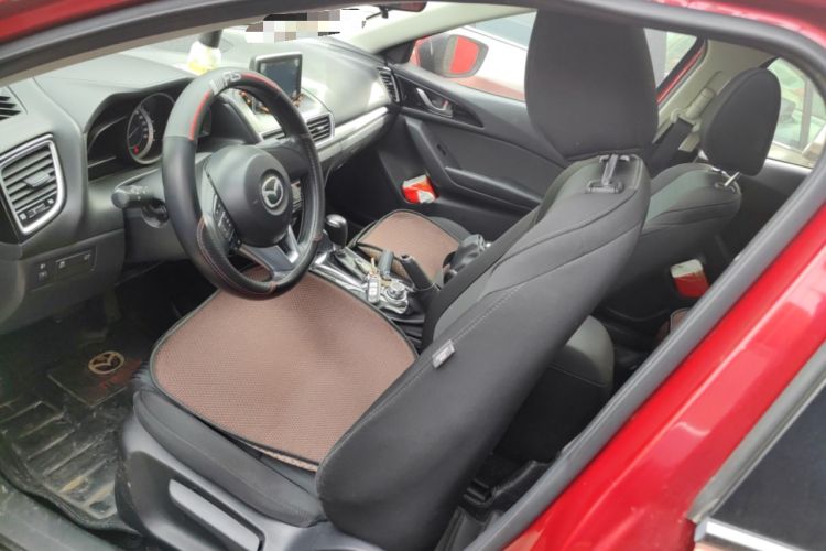 Used Mazda 3 Axela 2016 Sedan 1.5L Automatic Luxury Model
