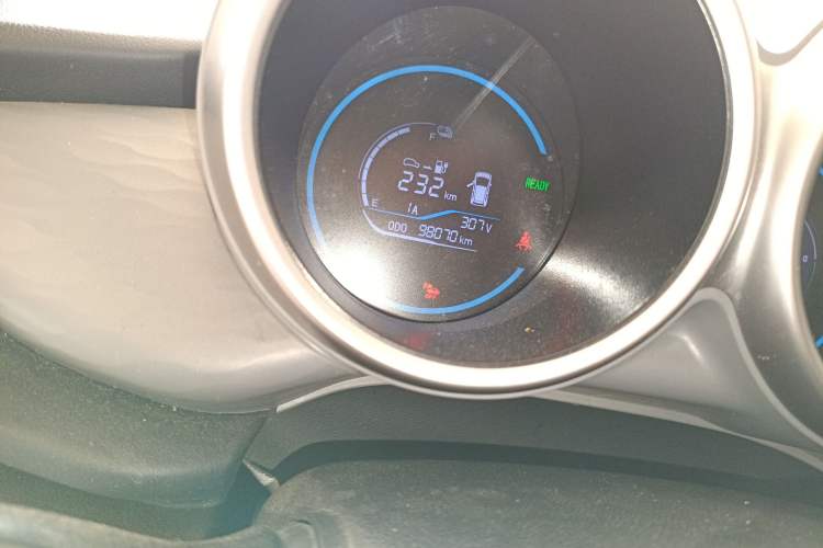 Used ORA Black Cat 2021 301 km Basic Version Odometer Close Up