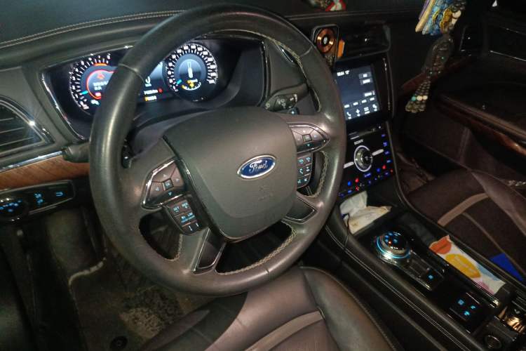 Used Ford Taurus 2017 EcoBoost 325 V6 Flagship Model Steering Wheel