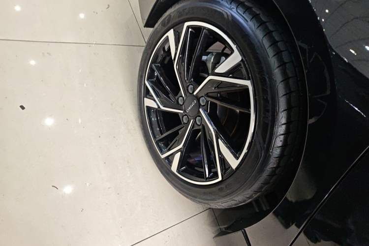 Used Lynk & Co 03 2023 1.5TD DCT JingPro Right Rear Wheel Hub