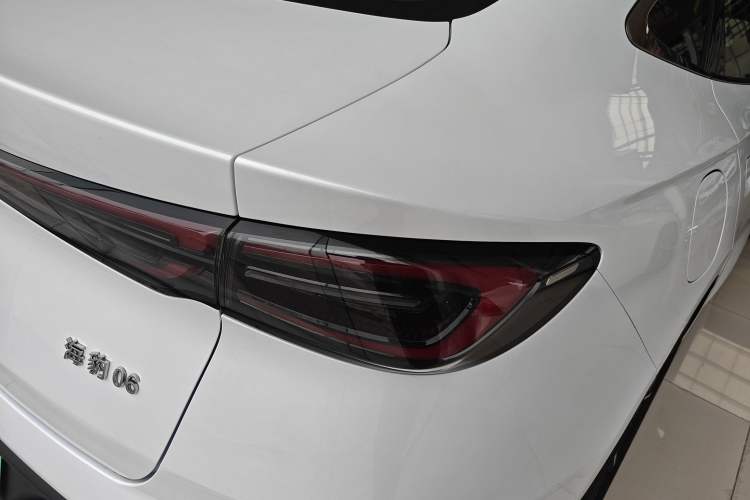 Used BYD Seal 06 New Energy 2024 DM-i 120KM Flagship Model Right Rear Taillight