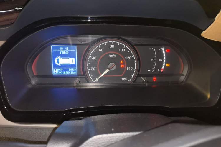 Used SAIC MAXUS EV30 2023 Pure-Electric Smart Logistics Expert with Long Wheelbase—Equipped with CATL Power Battery Instrument Cluster