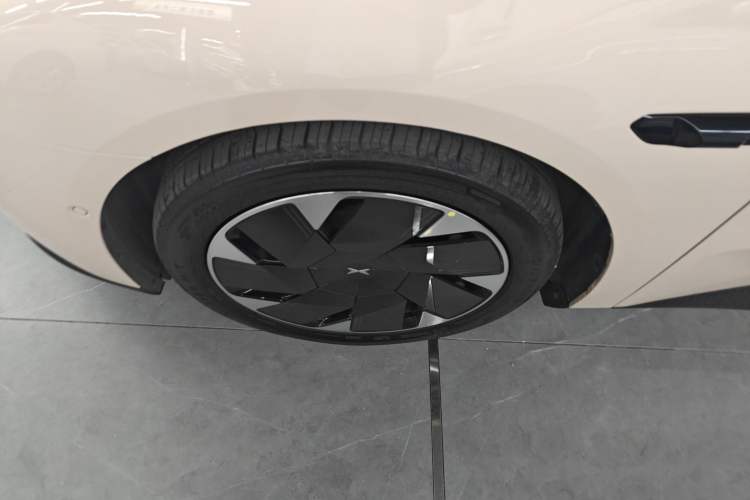 Used XPeng MONA M03 2025 600 with Ultra-Long Range Max Left Front Wheel Hub