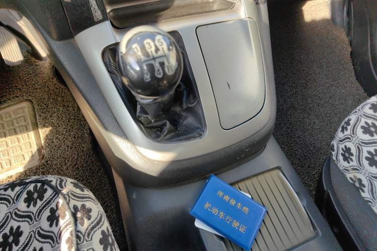 Used Jinbei Grace 2014 2.4L Standard Version Long Wheelbase 9-Seater 4RB2