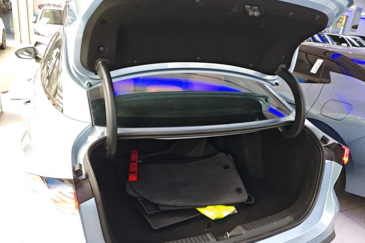 Used Geely Galaxy L6 2025 EM-i 140km Starship Edition Trunk