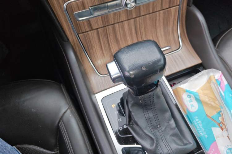 Used Roewe RX8 2018 30T Smart Connectivity Two-Wheel Drive Flagship Edition