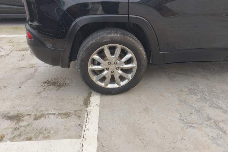 Used Jeep Cherokee 2016 2.4L Superior Edition
