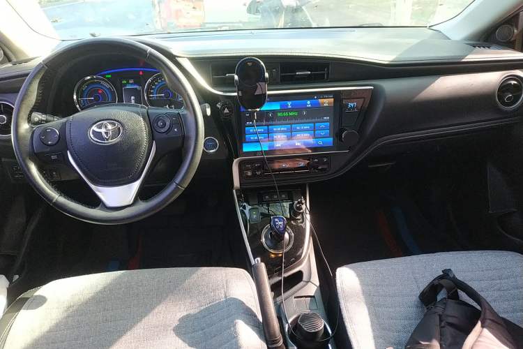 Used Toyota Corolla 2017 Revised Dual-Engine 1.8L E-CVT Elite Edition Center Console