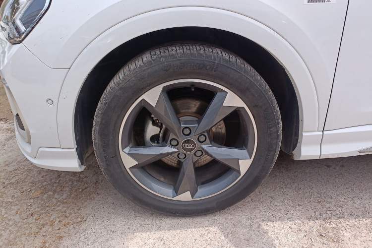 Used Audi Q3 2024 35 TFSI Fashion Dynamic Edition Exterior 4