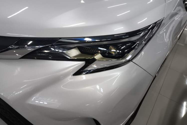 Used Toyota Granvia 2024 2.5L Hybrid Comfort Edition
