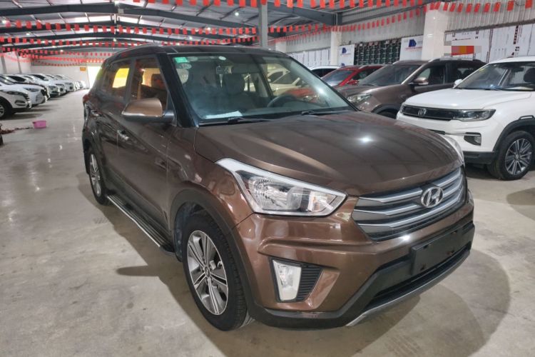 Used Hyundai ix25 2015 1.6L Automatic Two-Wheel Drive Smart GLS Trim Front Right 45 Deg