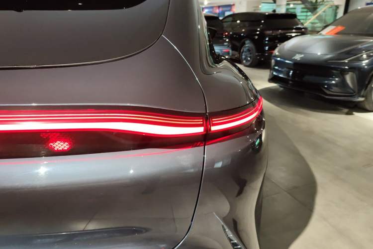 Used IM LS7 2023 100kWh Lux Rear-Drive Version