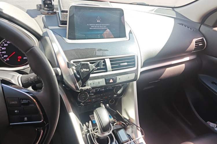 Used Mitsubishi Eclipse Cross 2018 1.5T CVT Two-Wheel Drive Belief Edition Audio And AC Panel