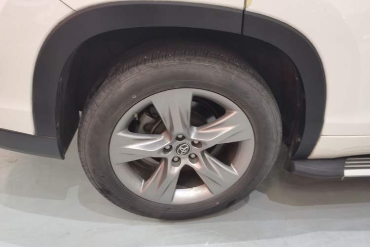 Used Toyota Highlander 2018 2.0T Four-Wheel Drive Luxury Version 7 Seats China VI Standard
