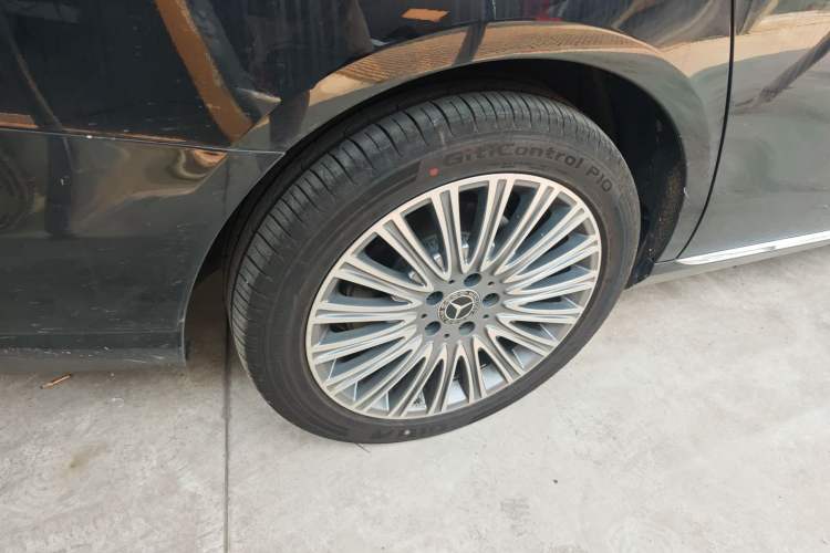 Used Mercedes-Benz E-Class 2023 E 300 L Stylish Model Right Rear Wheel Hub