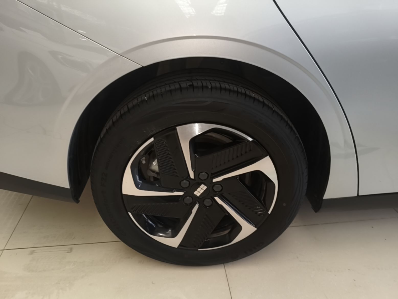 Geely Galaxy L6 2025 EM-i 140km Starship Edition — снимка 11