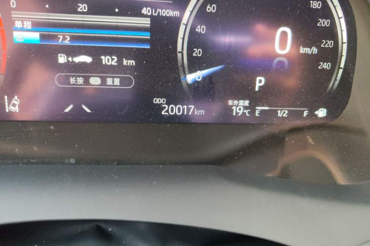 Used Toyota Camry 2023 2.5G Luxury Edition Odometer Close Up