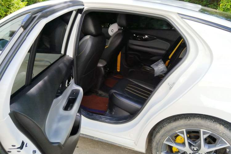 Used GAC Trumpchi EMPOW 2022 270T DCT J16 R-Style Track Edition Left Rear Seat