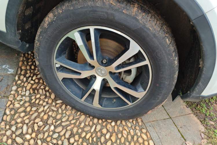 Used JMC Yusheng S330 2016 1.5L GTDi Automatic Two-Wheel Drive Prestige Edition Right Front Wheel Hub