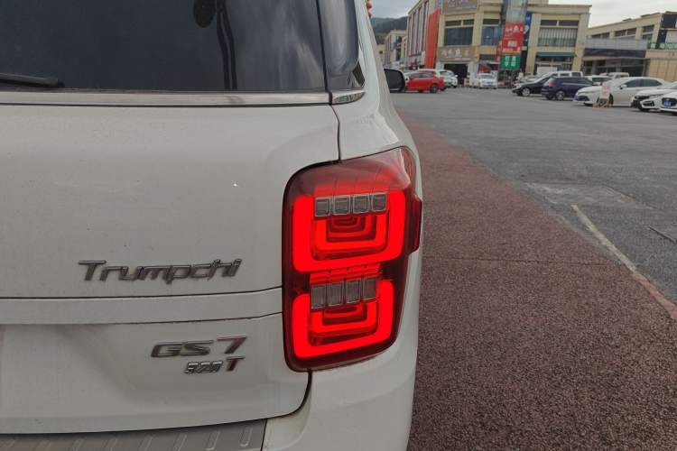 Used GAC Trumpchi GS7 2017 320T Two-Wheel-Drive Luxury Smart Connectivity Model
