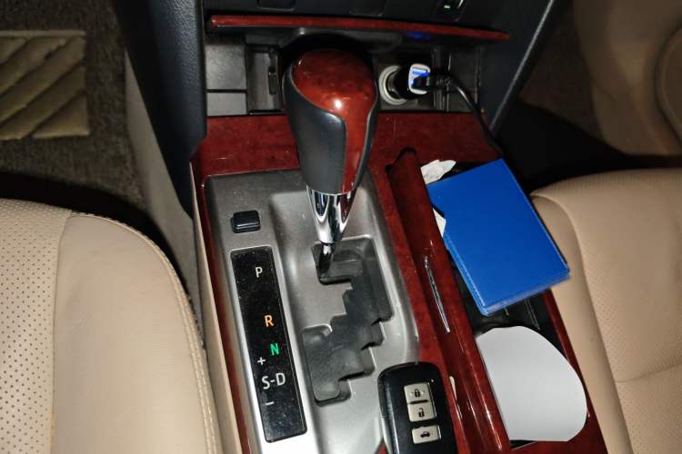 Used Toyota Camry 2012 2.5G Luxury Navigation Edition Gear Lever