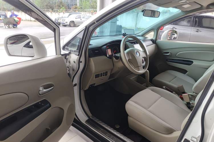 Used Venucia D50 2013 1.6L Automatic Fashion Edition Driver Seat