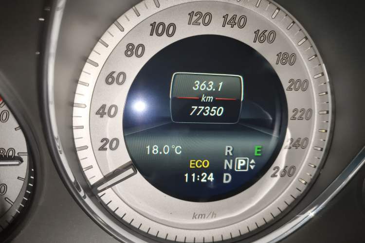 Used Mercedes-Benz GLK-Class 2014 GLK 260 4MATIC Dynamic Model Odometer Close Up