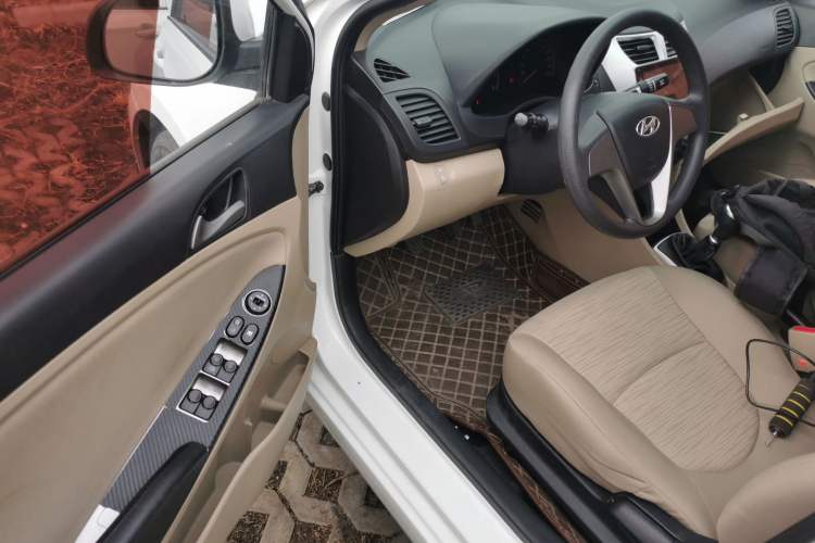 Used Hyundai Verna (older generation) 2014 1.4L Manual Smart GLS Trim