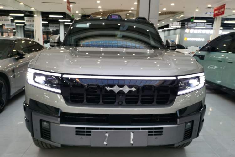 Used Formula Leopard 8 2025 Smart & Brave Flagship Edition 7 Seats