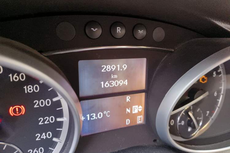 Used Mercedes-Benz R-Class 2011 R 300 L Business Model