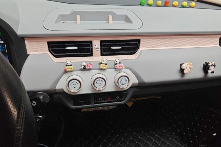 Used Chery QQ Ice Cream 2022 120km Conical Shape Lithium Iron Phosphate Audio And AC Panel