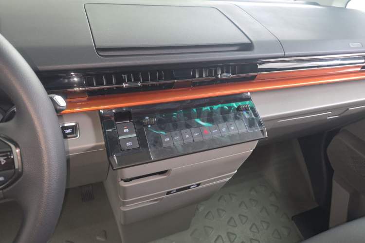 Used Farizon Super VAN 2025 Model, Zhifu Edition, Mid-axle High-roof, 68 kWh, Zhixin Audio And AC Panel