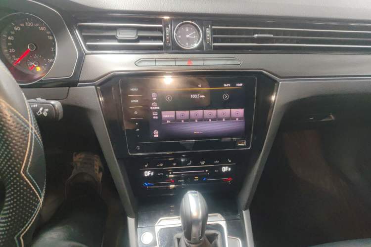 Used Volkswagen Magotan 2020 330TSI DSG Leading Model Audio And AC Panel