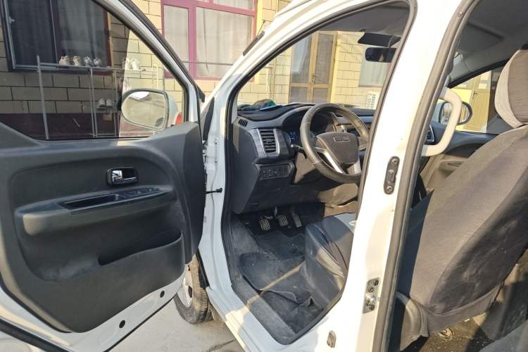 Used Jinbei Gold Hiace 2024 2.0L Travel Lion 5/6/7-Seater Central Air Conditioning