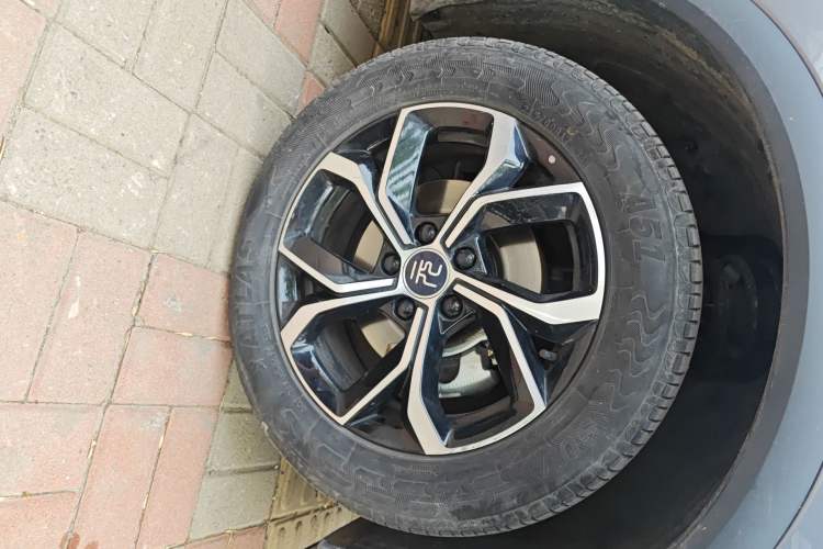 Used BYD Yuan PLUS 2022 430 km Luxury Version Right Front Wheel Hub