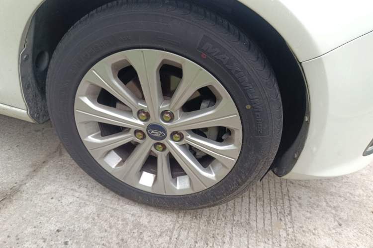 Used Ford Escort 2015 1.5L Automatic Fashion Model Right Front Wheel Hub