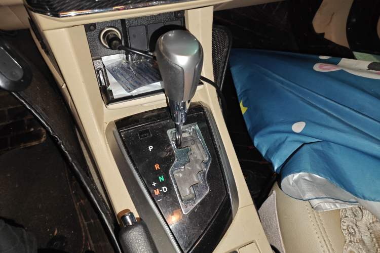 Used Toyota Corolla 2014 1.6L CVT GL-i Gear Lever